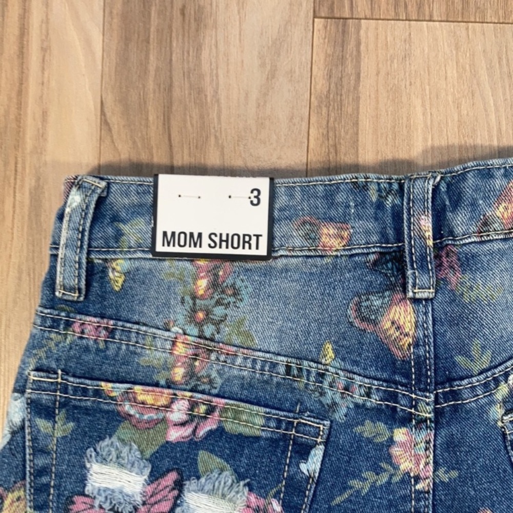 Almost Famous distressed Mom jean short raw hem butterfly floral size 3 - Picture 11 of 17